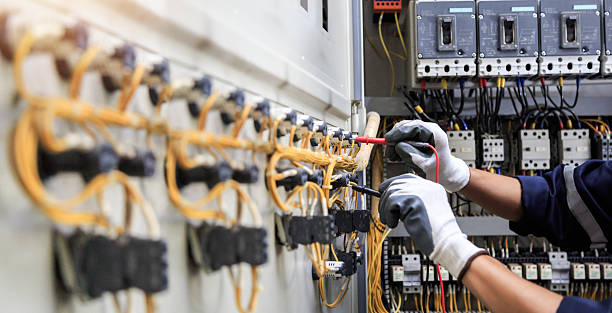 Professional Electrician technician working in Windsor Heights, IA